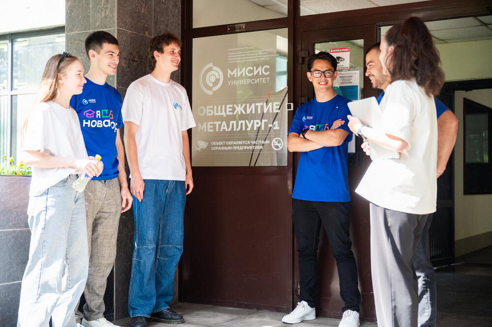 На изображении вход в общежитие НИТУ МИСИС